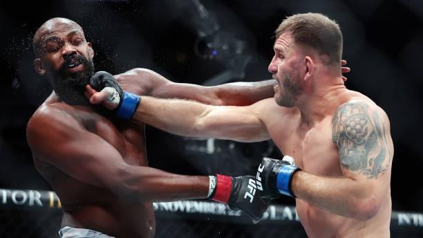 Jon Jones Siap Kembali ke Octagon pada 2025