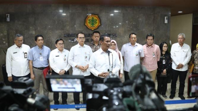 Nomor Pengaduan Mentan Amran Efektif! Masyarakat Adukan Pupuk Palsu, Perusahaan Langsung Di-blacklist