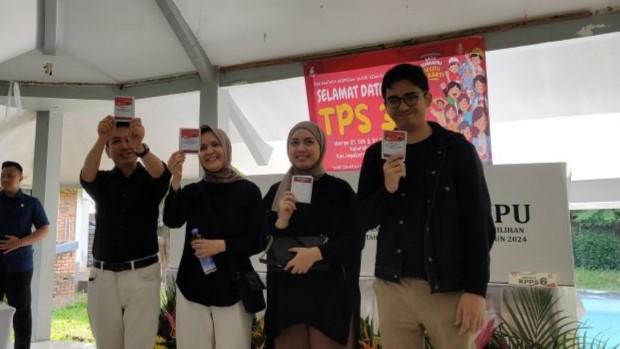 Cawagub Jakarta Kun Wardana Nyoblos di TPS Jagakarsa Bareng Keluarga