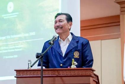 Luhut Godok Perhitungan Bansos Jadi Sinyal PPN 12 Persen Diundur