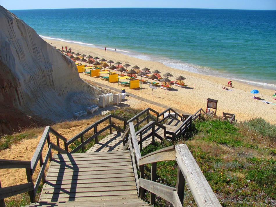 Eksplorasi Praia da Falésia, Pantai Terbaik di Dunia Menurut Tripadvisor
