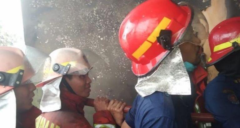 3 Orang Tewas dalam Kebakaran Bengkel-Konter HP di Palembang