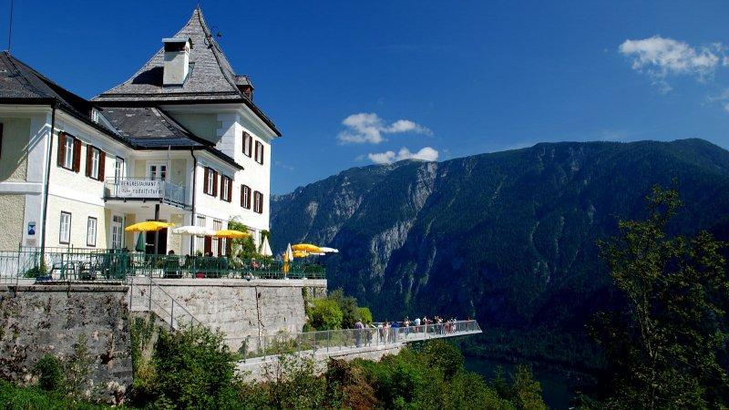 Menjelajahi Hallstatt, Desa Cantik di Pegunungan Alpen Austria