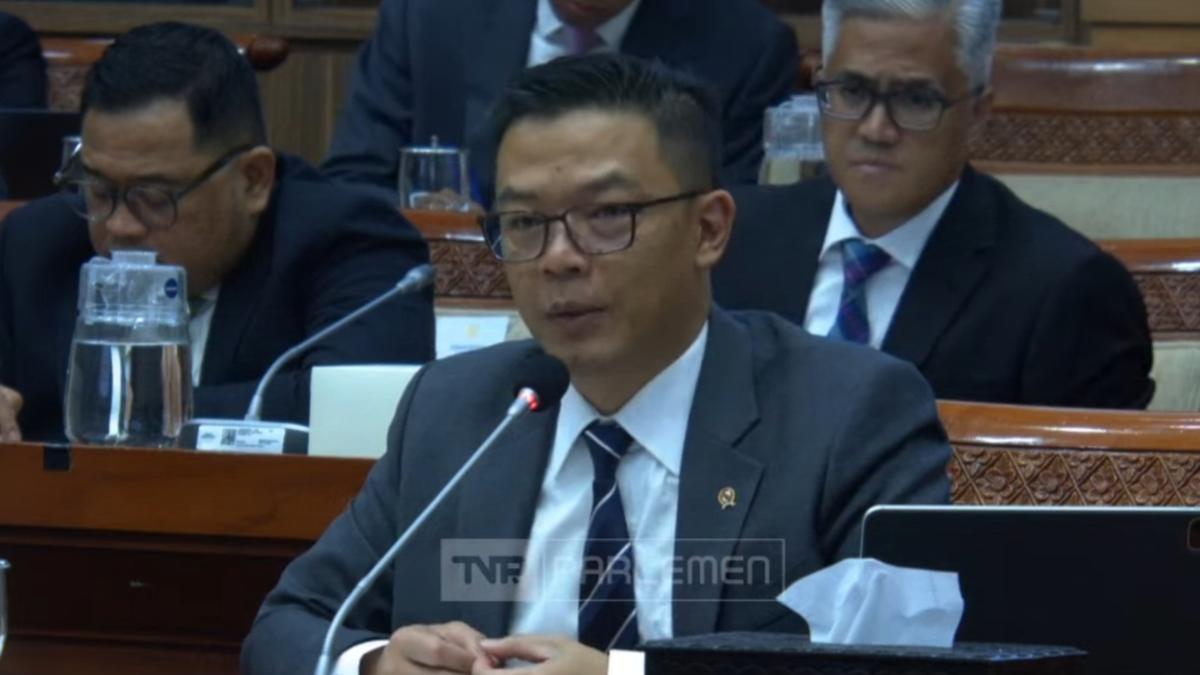 Rapat Bersama Komisi I, Menlu Tegaskan Komitmen Politik Luar Negeri Bebas Aktif