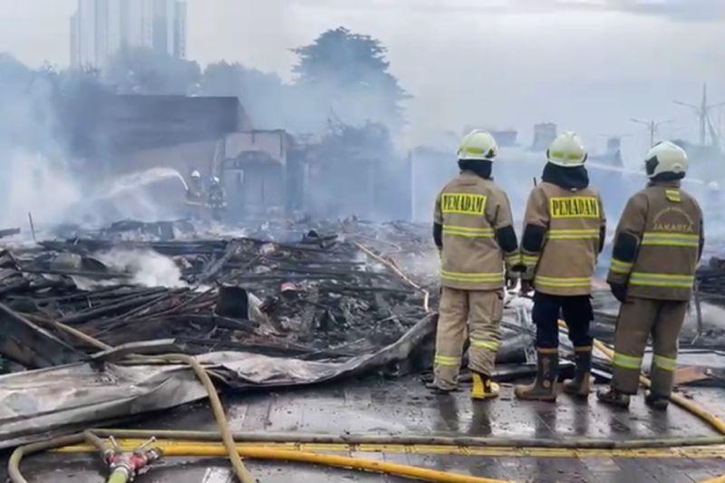 Lapak Bekas Gusuran di Senen Terbakar, 1 Orang Tewas