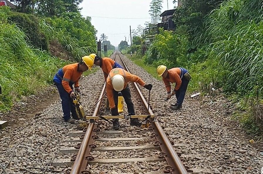 Musim Penghujan Telah Tiba, KAI Tingkatkan Pengawasan Jalur Rel