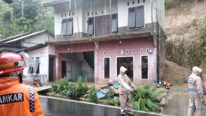 Ibu dan Anak di Cianjur Tewas usai Rumah Tertimbun Longsor