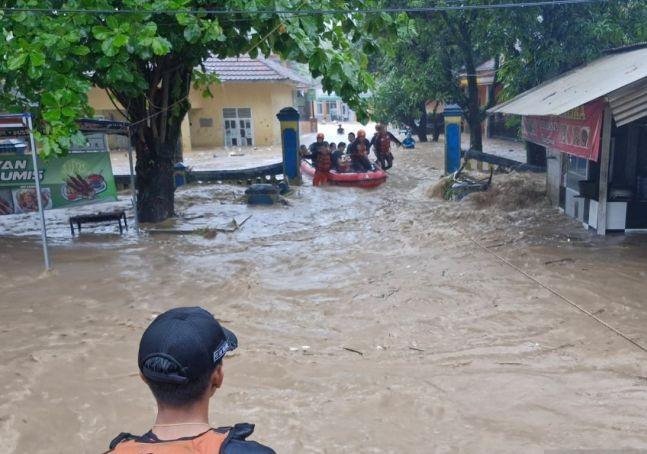 Banjir Bandang Palabuhanratu, Puluhan Warga Dievakuasi Tim SAR