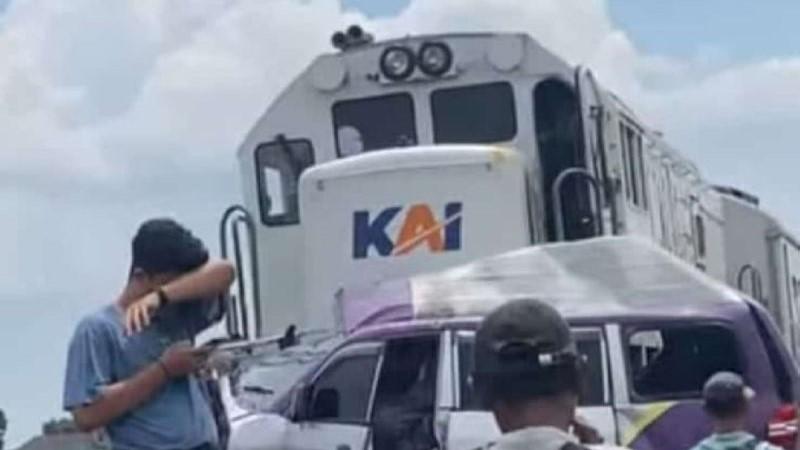 Sopir Ambulans Tewas usai Tertabrak Kereta Api Matarmaja di Kediri