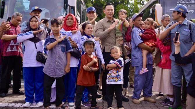 Lepas Transmigran, Menko AHY Harap Lahir Pusat Ekonomi Baru