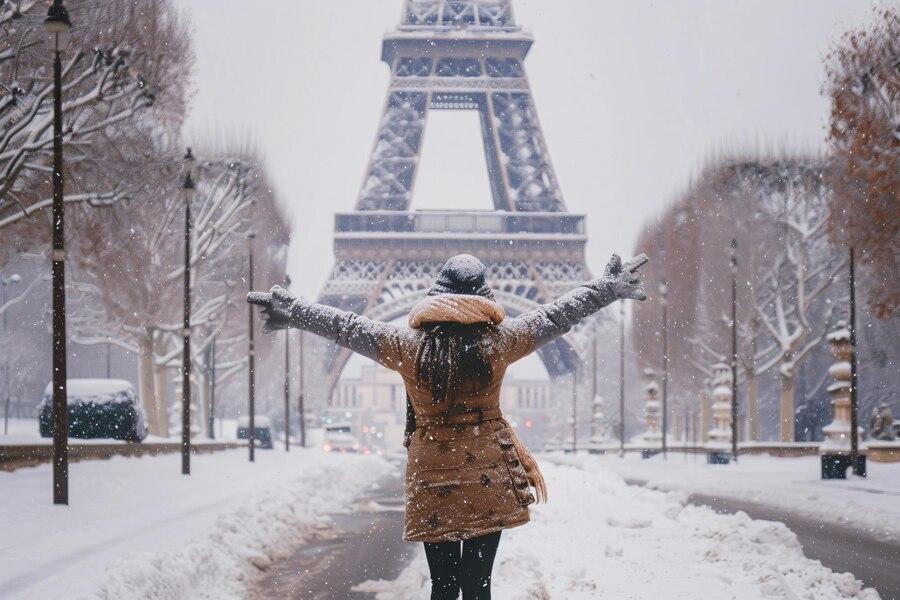 Jelajahi Pesona Paris di Musim Dingin, dari Pasar Natal hingga Museum Kelas Dunia