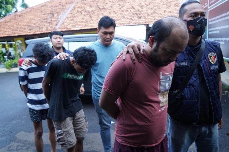 3 Polisi Gadungan Pemeras Warga di Jakbar-Jakpus Ditangkap, Sudah Beraksi 30 Kali