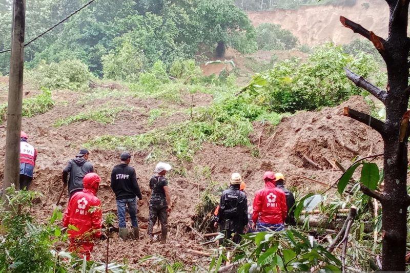 Longsor di Sukabumi, 3 Orang Tewas dan 4 Masih Hilang