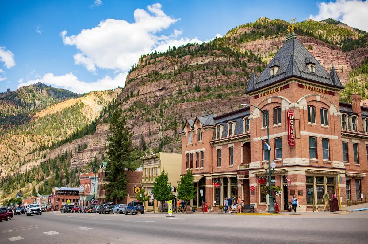 Menikmati Surga Alam dan Mata Air Panas di Ouray, Colorado