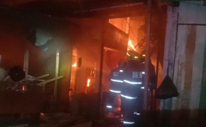 10 Rumah Terbakar di Matraman Jaktim gegara Korsleting Listrik
