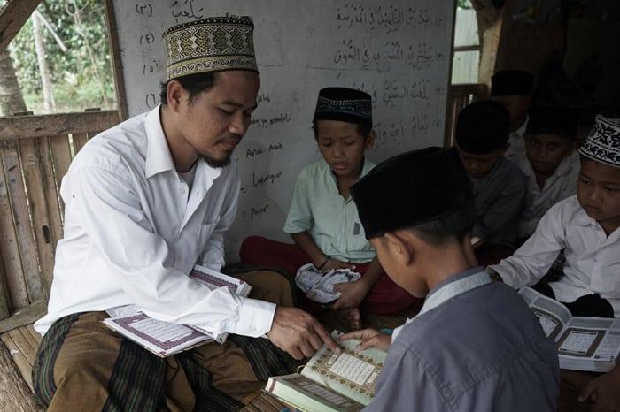Miris! Menag Soroti Gaji Guru Ngaji Hanya Rp100 Ribu per Bulan