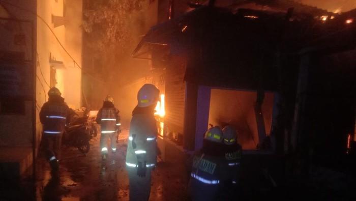 Kebakaran di Permukiman Matraman, Api Hanguskan Sejumlah Rumah hingga 100 Damkar Diterjunkan