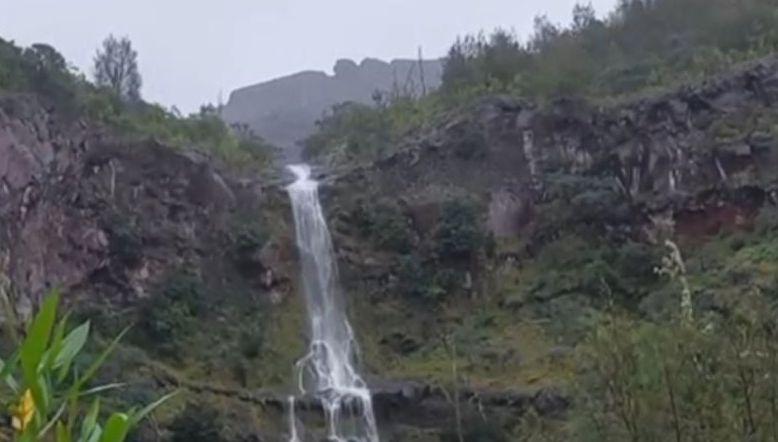 Muncul Air Terjun Dadakan di Gunung Agung Bali, Begini Kata BMKG
