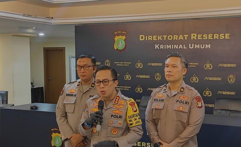 Gak Terima Disalip, Pengendara Mobil Cekcok hingga Pukul Pemotor di Depok