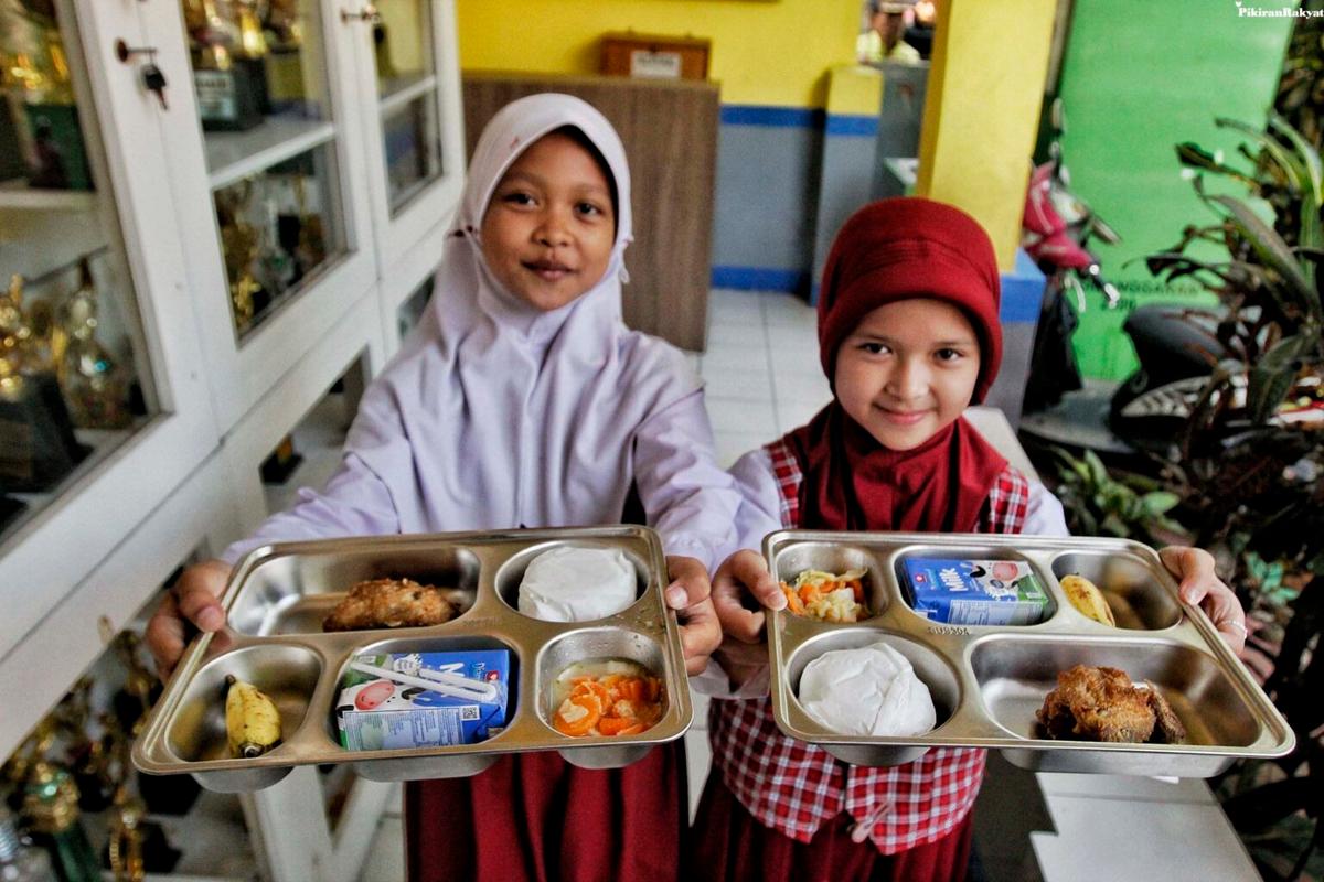 Komisi X DPR Kritik Penurunan Anggaran Makan Bergizi Gratis, Soroti Harga di Papua