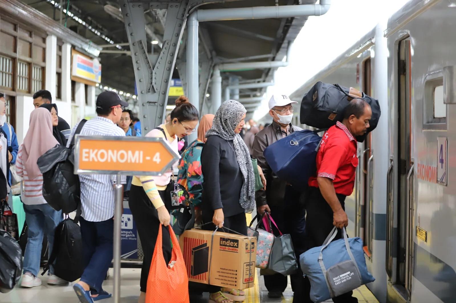 KAI Operasikan 56 KA Tambahan Pada Nataru 2024/2025