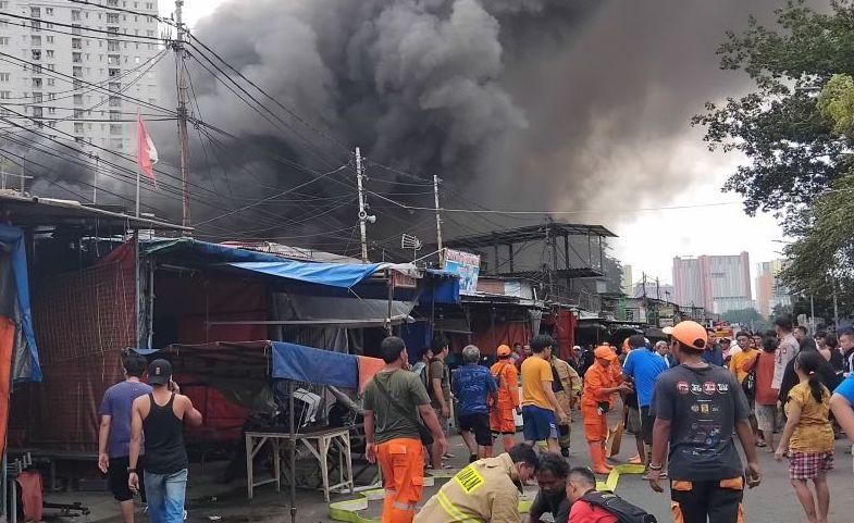 15 Orang Terluka Akibat Kebakaran Pemukiman Padat Penduduk di Kemayoran