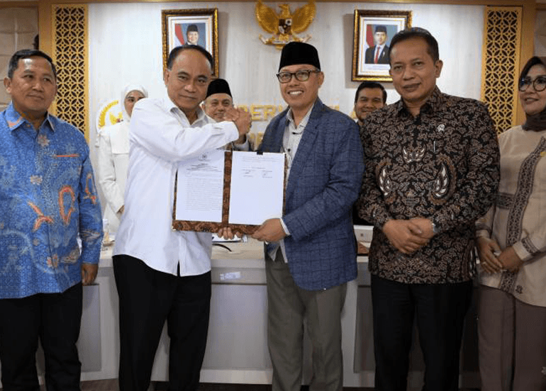 Menkop Paparkan 7 Tantangan Penguatan Produksi Susu Sapi Melalui Koperasi