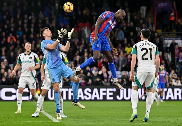 Pelatih Newcastle Konfirmasi Kiper Andalannya Harus Absen Lawan Leicester City