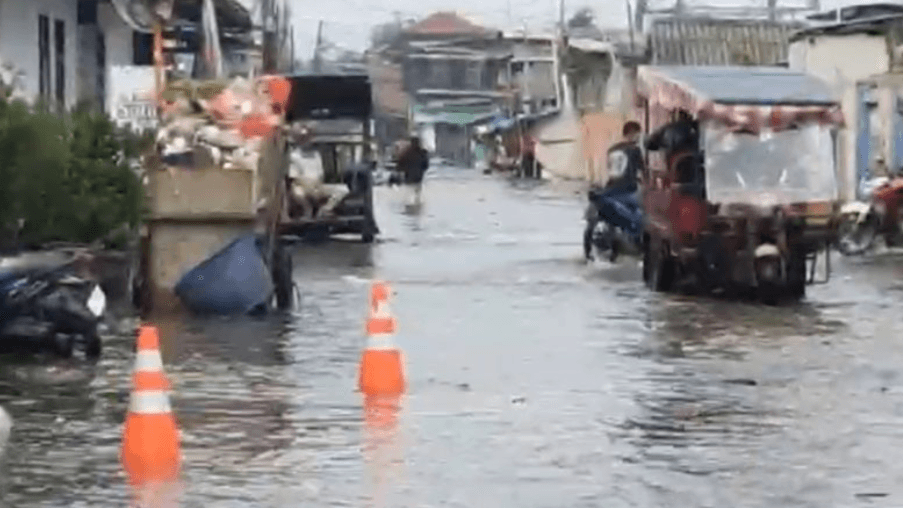 Banjir Rob Masih Genangi Jakarta Utara, Surut di Beberapa Titik