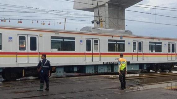 Banjir Rob Lumpuhkan 19 Perjalanan KRL Jakarta Kota-Priok