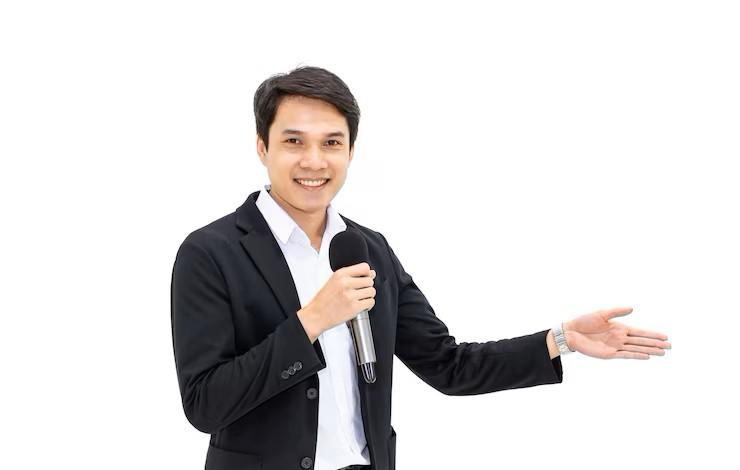 Mengenal Apa Itu Presenter: Pengertian, Tugas, dan Skillnya