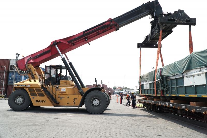 KAI Logistik Catat Kinerja Positif Jelang Natal dan Tahun Baru 2024/2025
