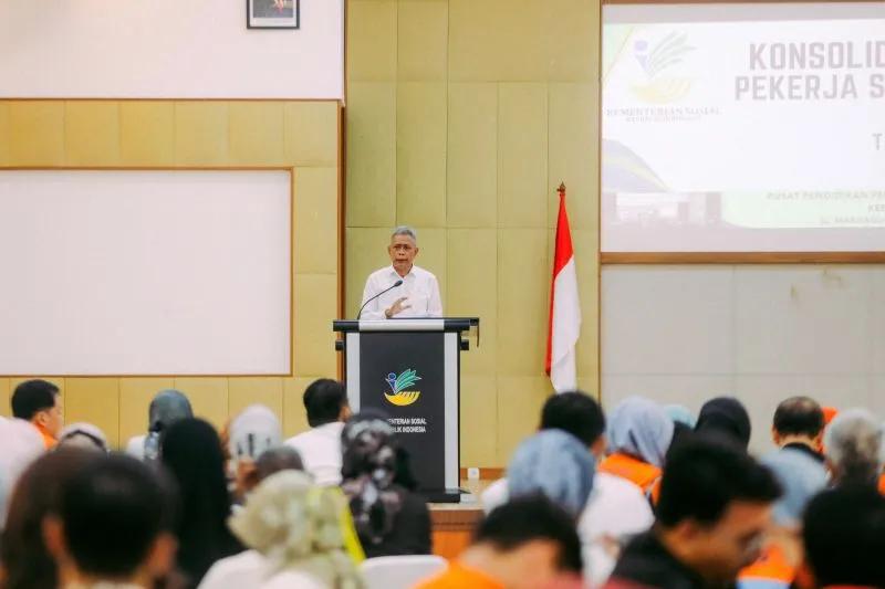 Mensos Tekankan Pendekatan Hadapi Tantangan Pekerja Sosial