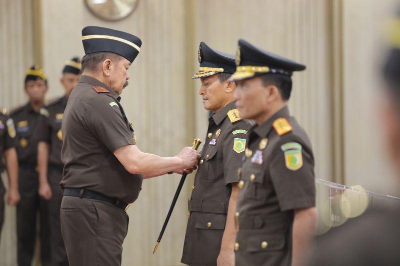 Kejagung Periksa Pejabat Kemenko Perekonomian dan Pegawai Kementerian Perdagangan Terkait Kasus Impor Gula