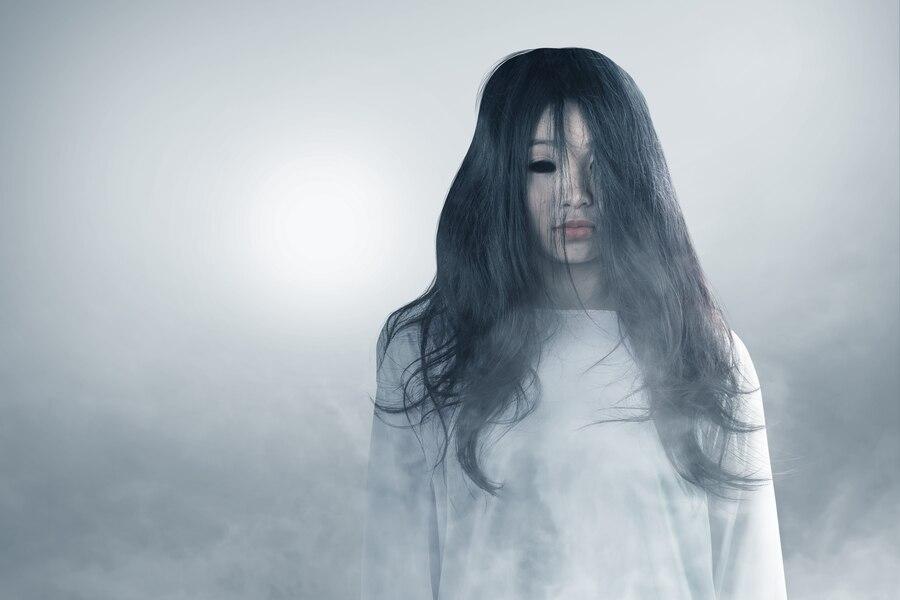 27 Arti Mimpi Bertemu Hantu Perempuan, Tanda Bahaya atau Peringatan?