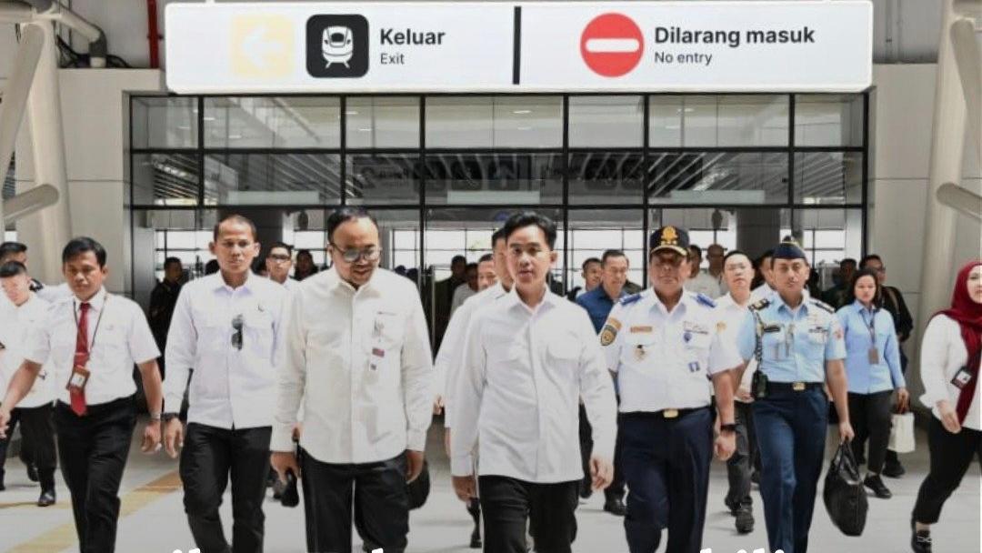 Wapres Gibran Tinjau Proyek Stasiun KCIC Karawang
