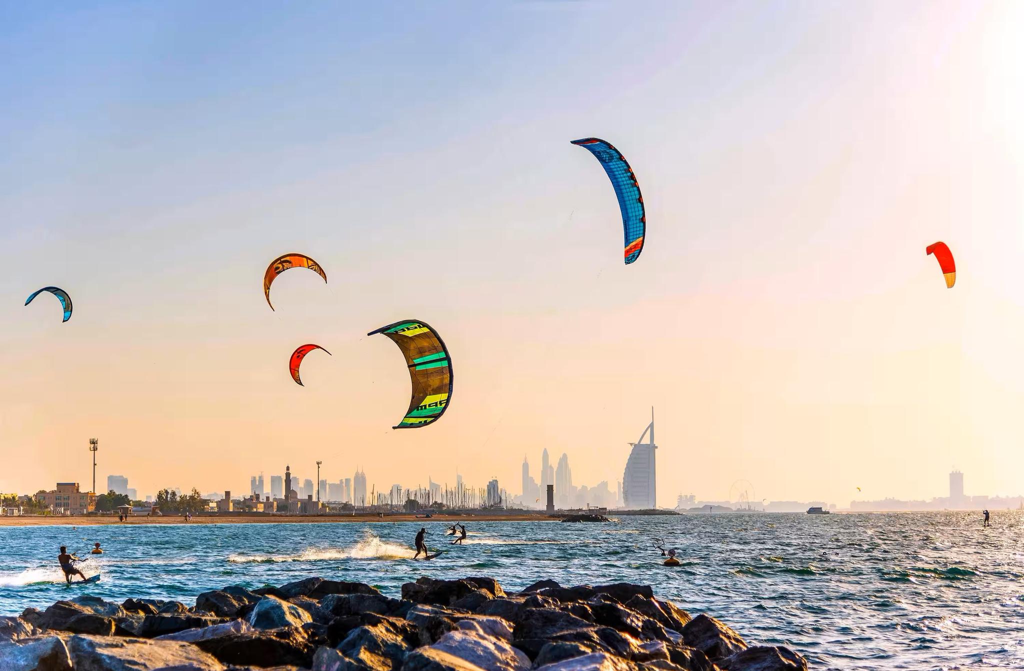 Menelusuri Kite Beach Dubai: Pantai Olahraga Populer di Dekat Jumeirah