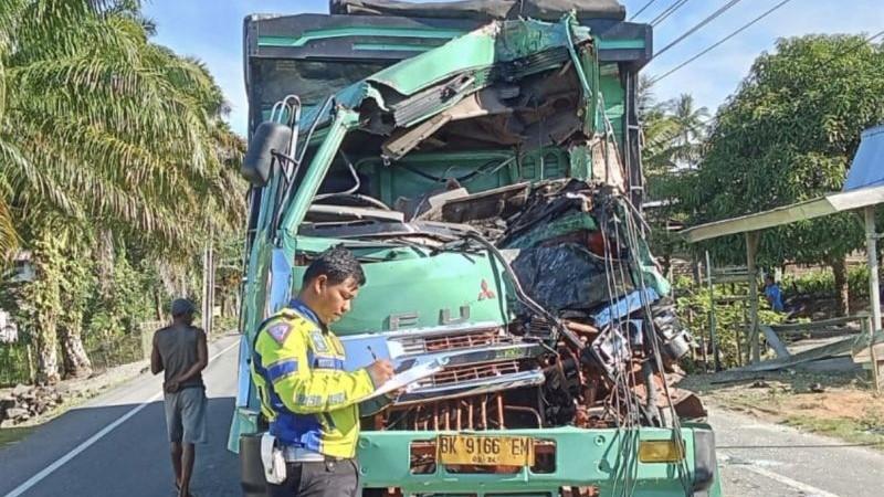 Sopir Ketiduran, Truk Tabrak Tronton di Aceh hingga 1 Orang Tewas