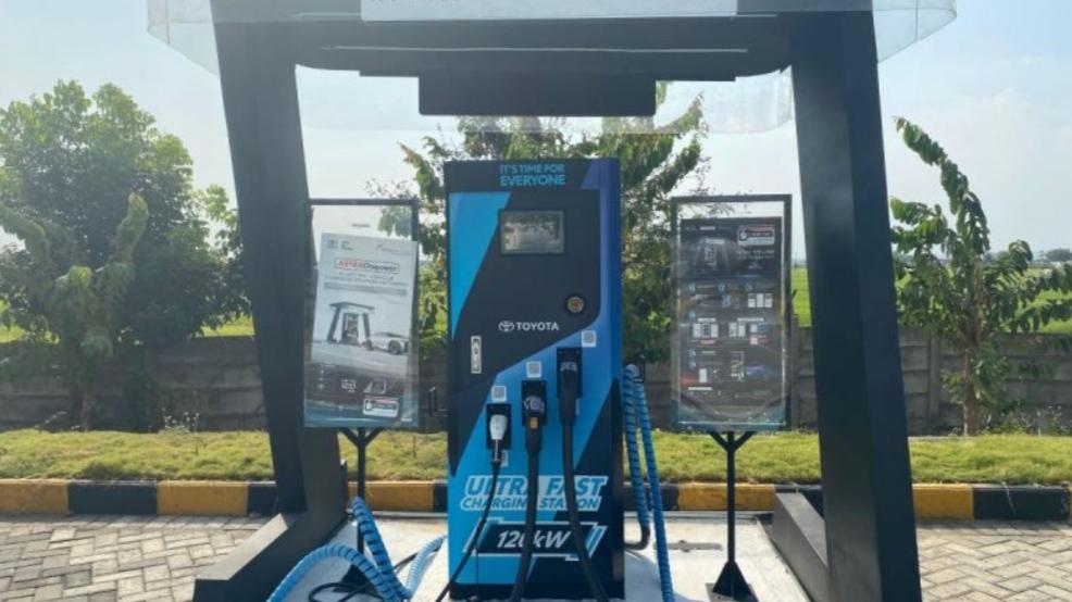 Berkendara Mobil Listrik Aman saat Nataru, Astra Infra Siapkan SPKLU di Beberapa Titik Rest Area Tol