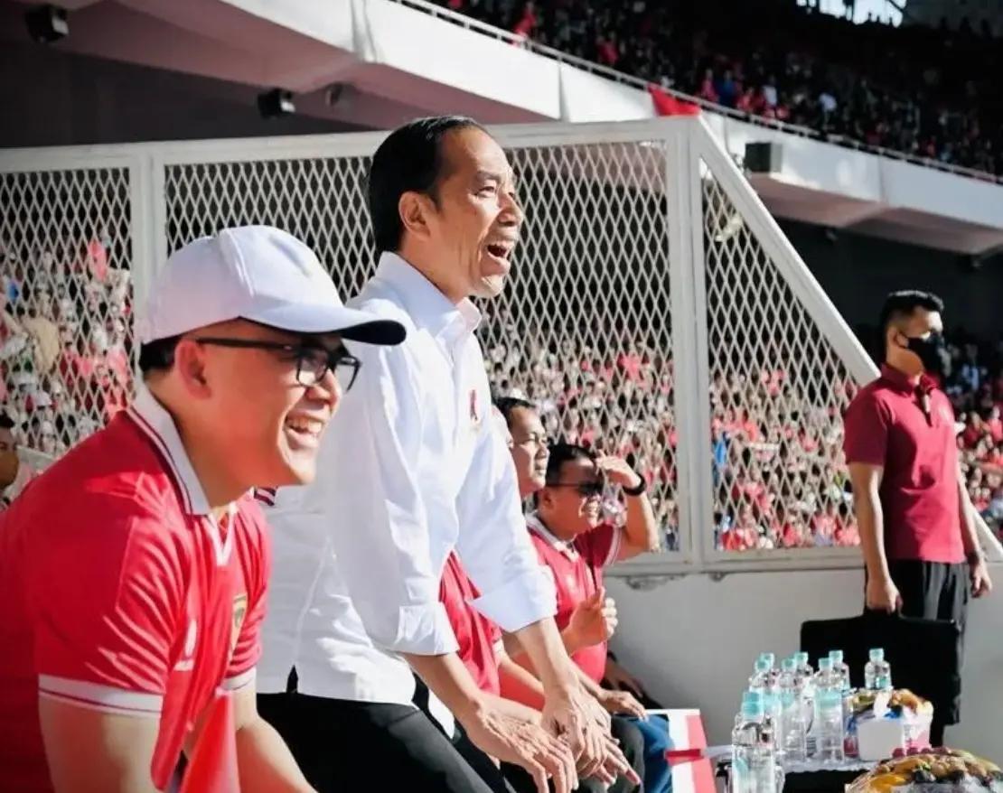 Reaksi Jokowi-Gibran Saat Ditanya Soal Hasto Jadi Tersangka KPK