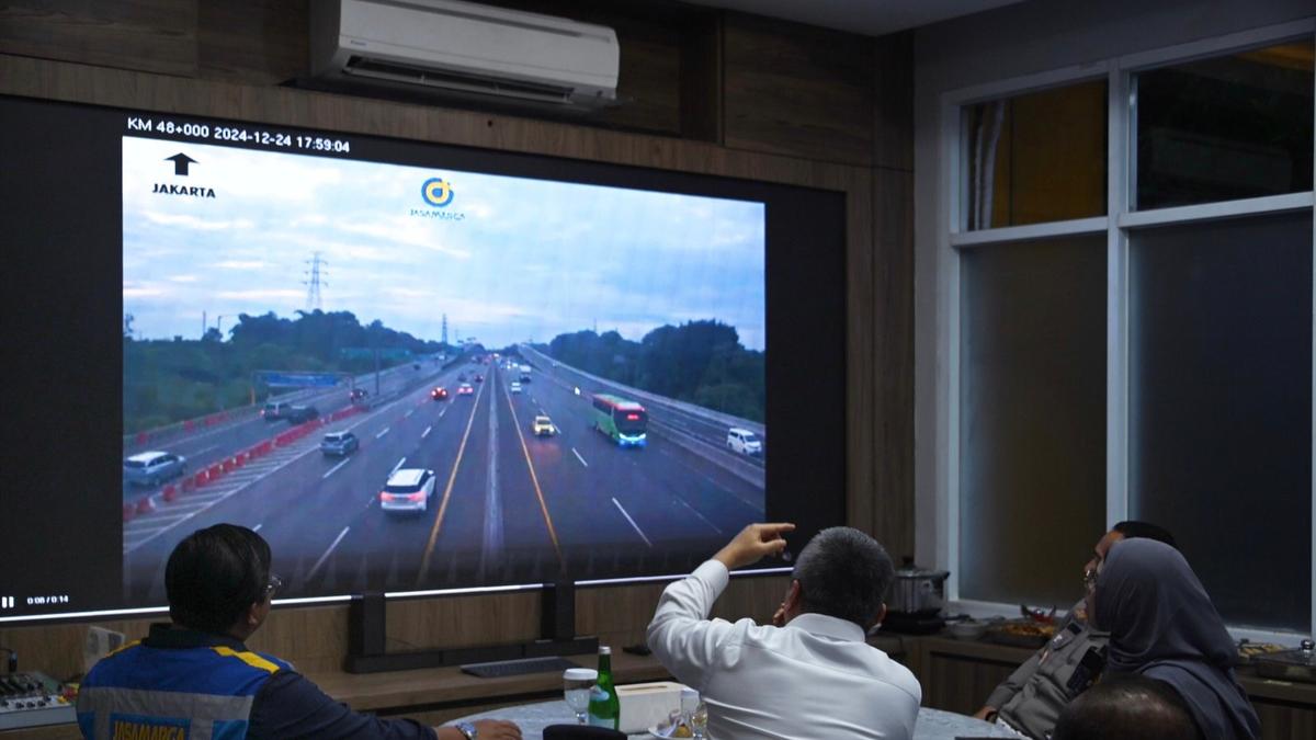 Puncak Arus Pergi Pertama Nataru, Menhub Dudy Tinjau Empat Gerbang Tol Utama Keluar Jakarta