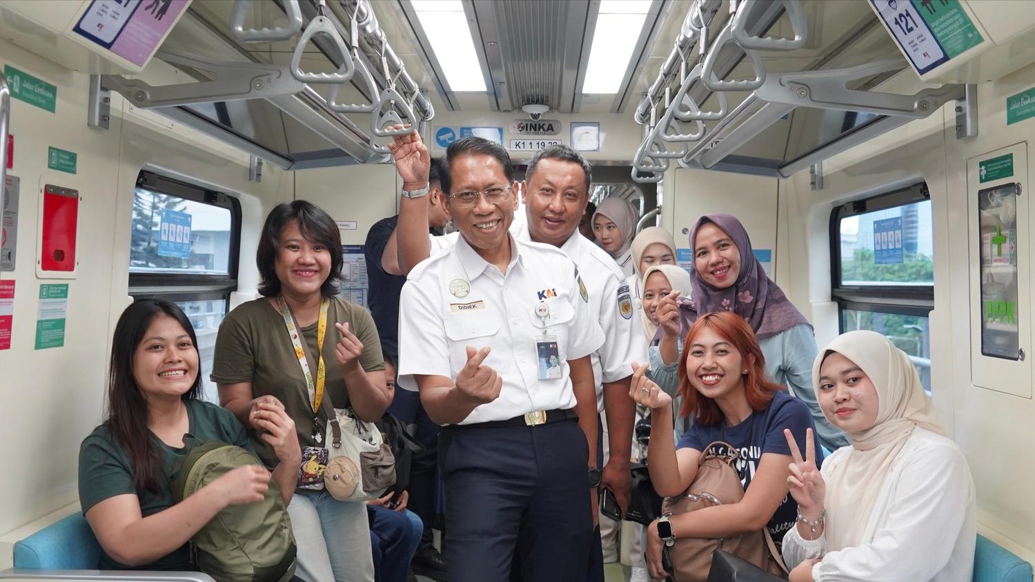 Pastikan Tetap Prima Selama Libur Natal, Dirut KAI Tinjau Pelayanan LRT Jabodebek
