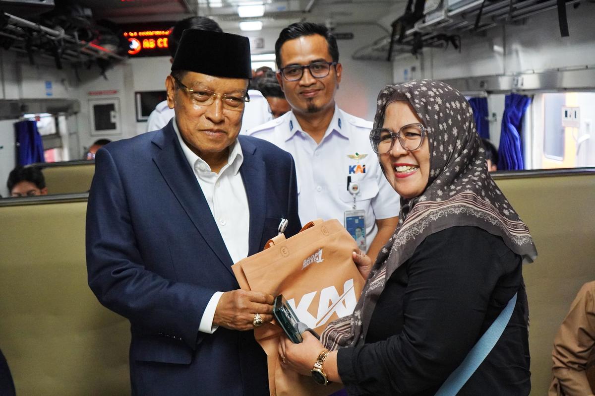 Komisaris Utama KAI Tinjau Fasilitas Stasiun Pasar Senen, Pastikan Pelayanan Aman Selama Nataru