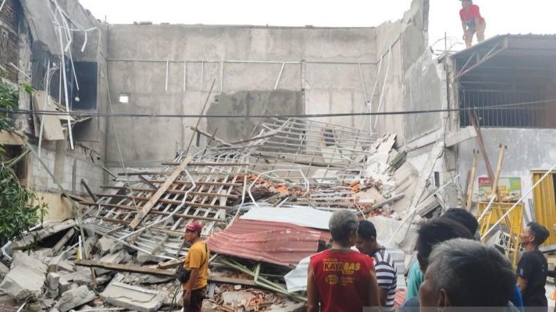 Bangunan di Solo Roboh, 1 Orang Tewas 7 Lainnya Luka-luka