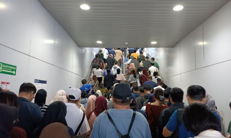 Lonjakan Penumpang MRT Menuju Bundaran HI Jelang Tahun Baru