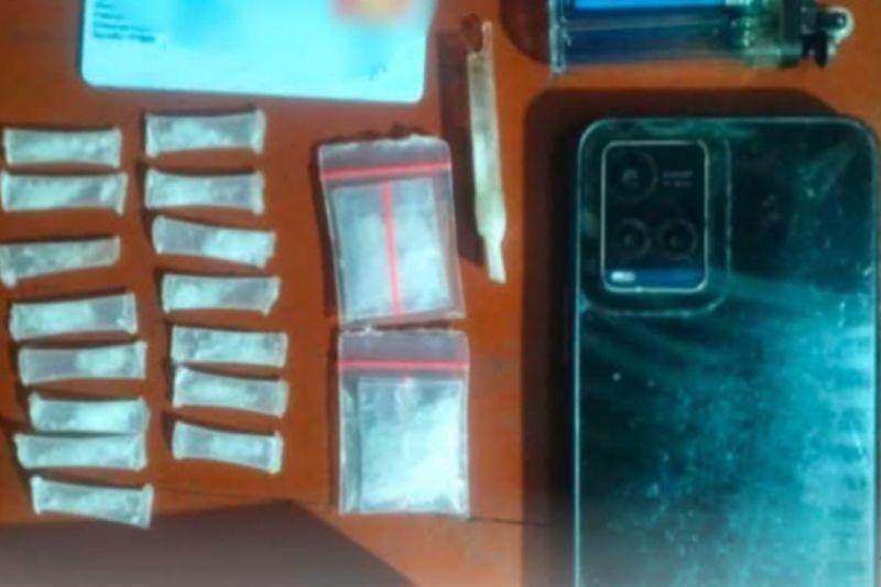 Polda Sulbar Amankan Pengedar Narkoba Asal Mamuju, Sabu dan Alat Isap Disita!