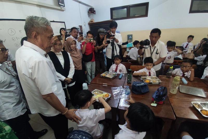 Jangkau 82,9 Juta Penerima, Wamensos Minta Dukungan Program MBG