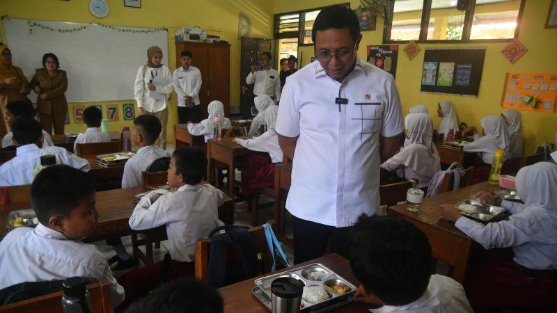 5.000 Dapur Makan Bergizi Gratis Ditargetkan Siap Beroperasi pada Pertengahan 2025