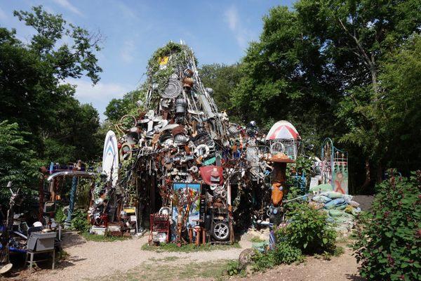 Cathedral of Junk, Mahakarya Seni Unik di Tengah Suburban Austin