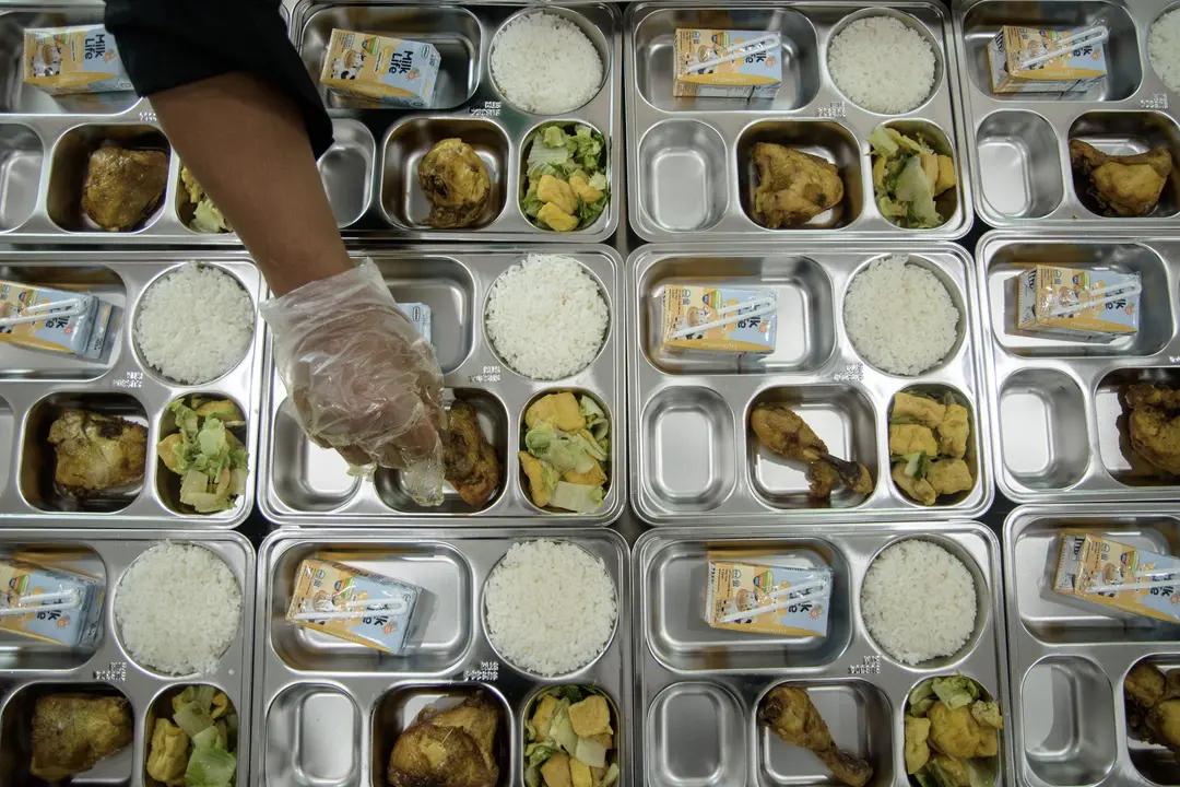 Habiskan Makanan pada Program Makan Bergizi Gratis, Siswa di Makassar Diberi Hadiah
